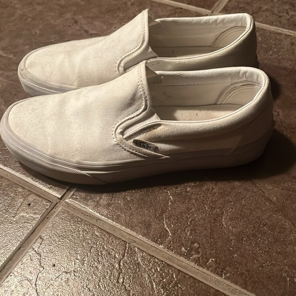 White vans - Picture 2 of 3